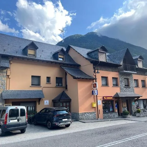 Pensión Montarto, hotel in Arties