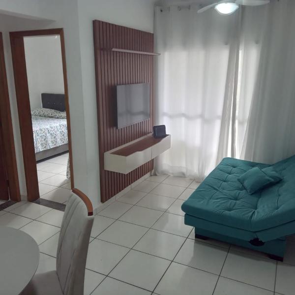 Ap vila tupi, área gourmet, ar-condicionado a 1 quadra da praia