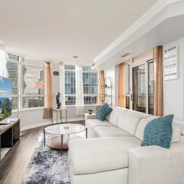 Sky Retreat | 2BR-2BA High Floor | 180° City View, hotelli kohteessa Mississauga