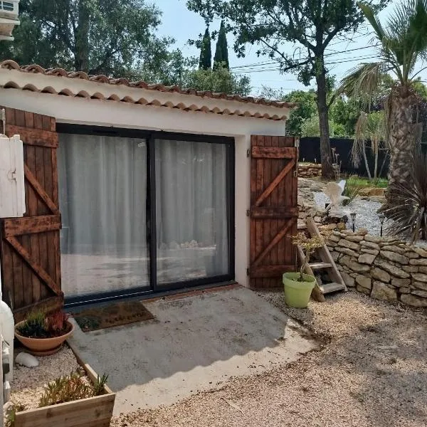 Studio indépendant au coeur du var, hotel in Sainte-Anastasie-sur-Issole