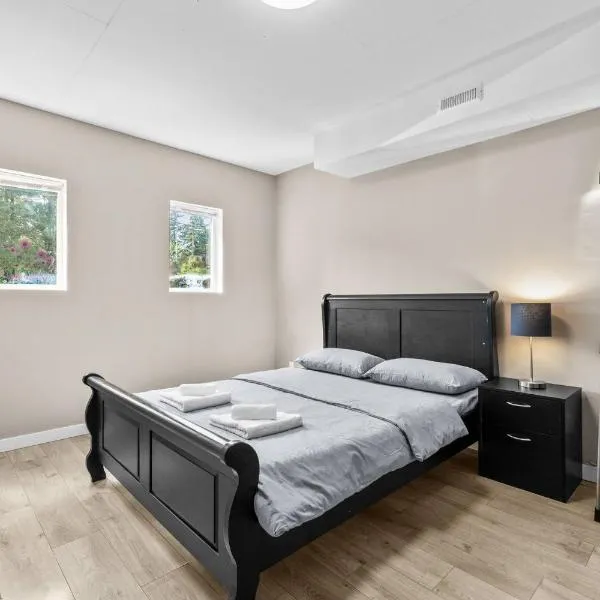 Cozy 2BR Suite Near White Rock Beach, hotel in Surrey