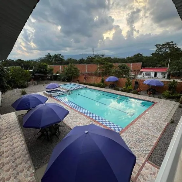 Hotel Y Piscina Malecón, hotel din Acacías