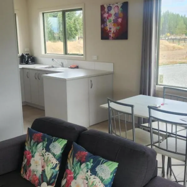 Pinegrove Cottages - unit3, hotel in Twizel