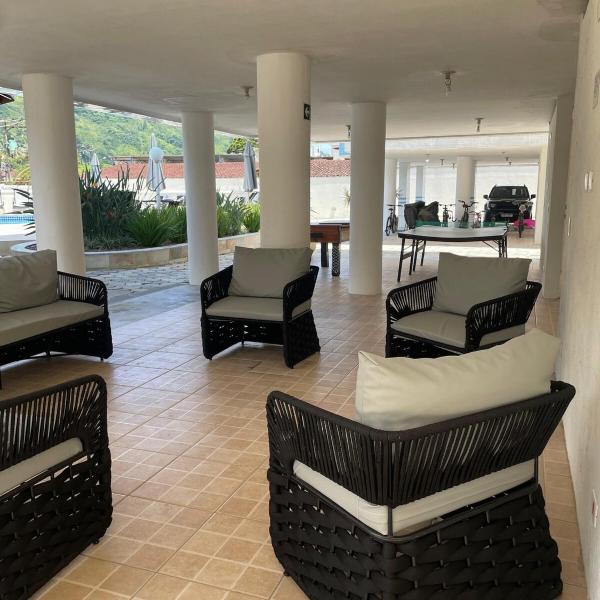 Apartamento na Enseada com ar, churrasqueira, piscina e a 80m da praia! - Foto 5