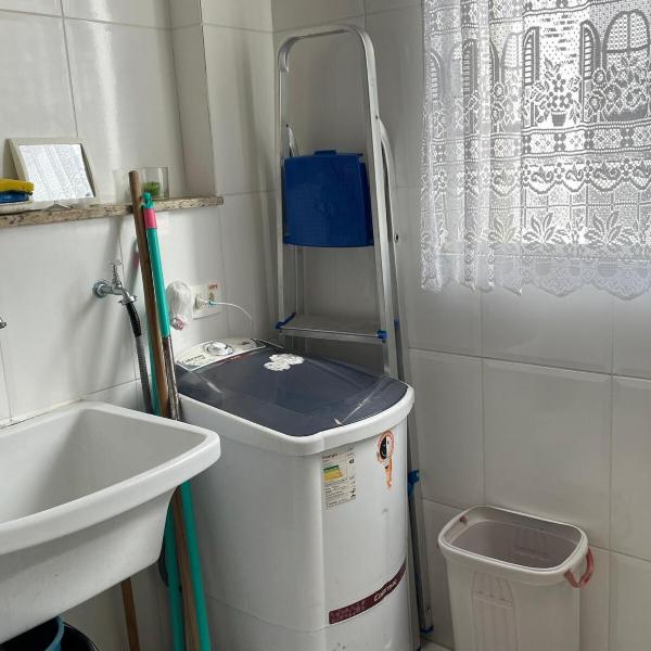 Apartamento na Enseada com ar, churrasqueira, piscina e a 80m da praia! - Foto 3