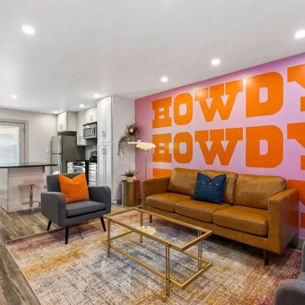 Ladybird Pink Palace SoCo Dream Townhome!, hotel en Austin