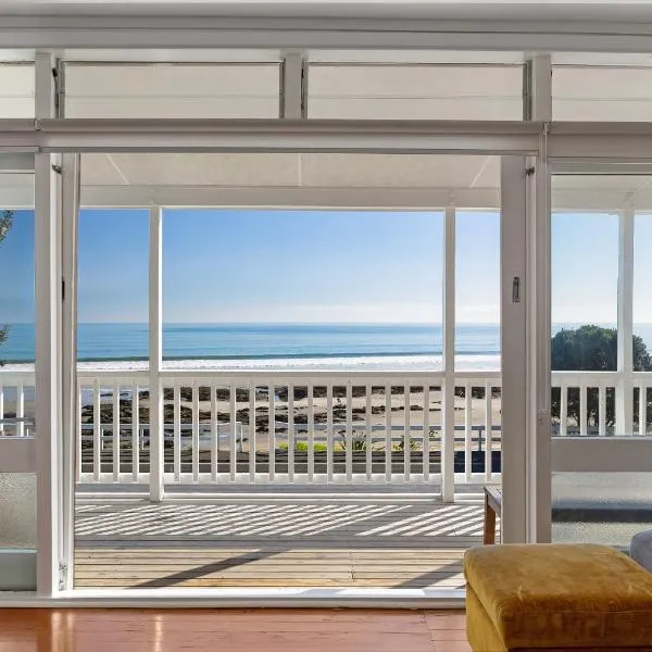 Te Hu - Ahipara Beachfront Bach, hôtel à Ahipara