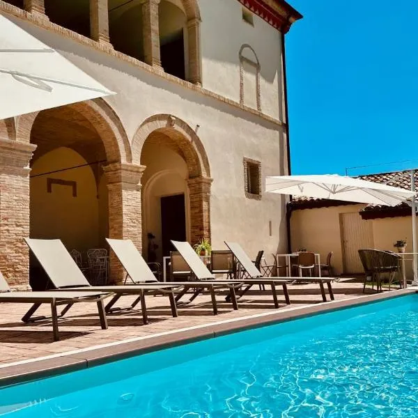 Colombaia Anibaldi Rooms – hotel w mieście San Severino Marche