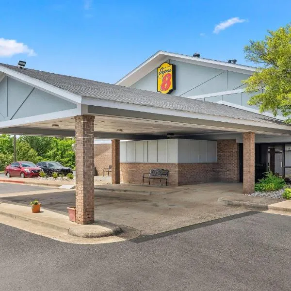 Super 8 by Wyndham Harrison AR, hotel v destinaci Harrison