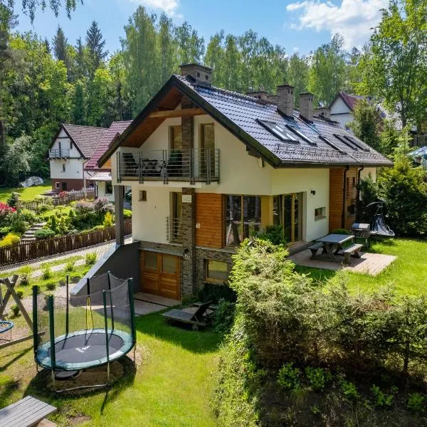 Mazursko - komfortowe apartamenty nad jeziorem, sauna, kominki na parterze, hotel v destinácii Kretowiny