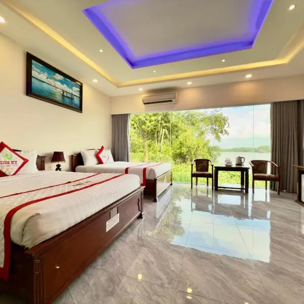 Khách Sạn Dìn Ký Cầu Ngang Bình Dương, hotel v destinaci Thuan An