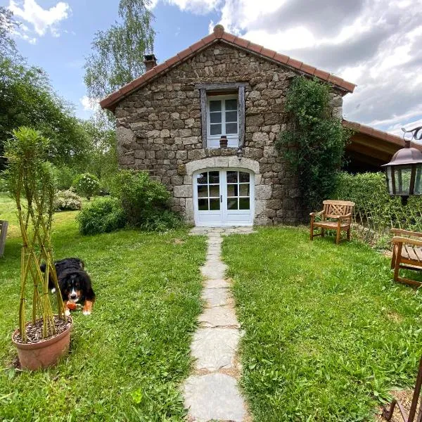 La Borie Maisonnette de Charme en Pierres 80m2 โรงแรมในChenereilles