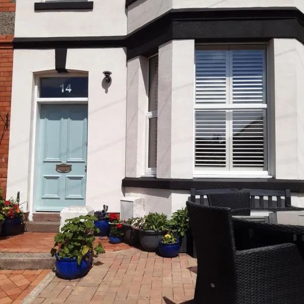 Victorian seaside apartment, hotel en West Kirby