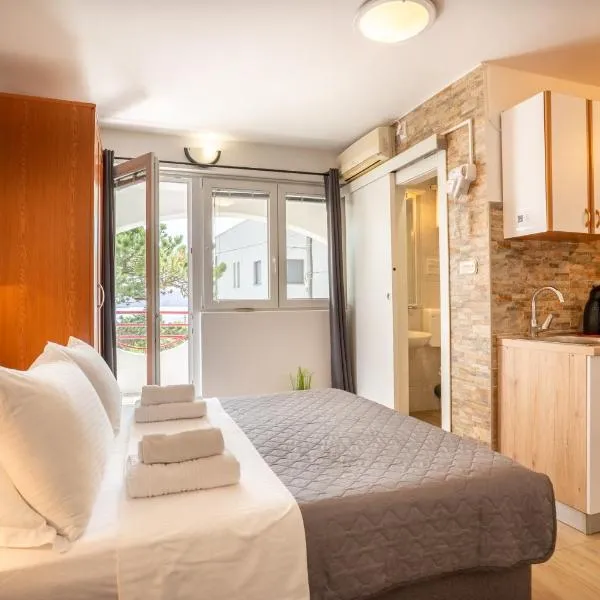 Apartmani Luky, hotel in Karlobag