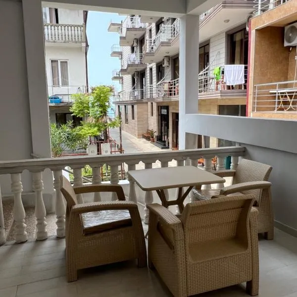 Guest House Inn Side, hotel a Kobuleti