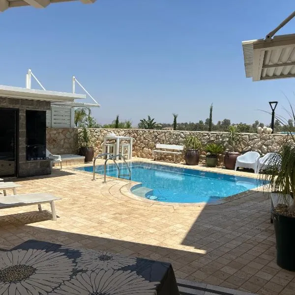 Nofesh Ba Alon 10, hotel v destinaci Roš Pinna