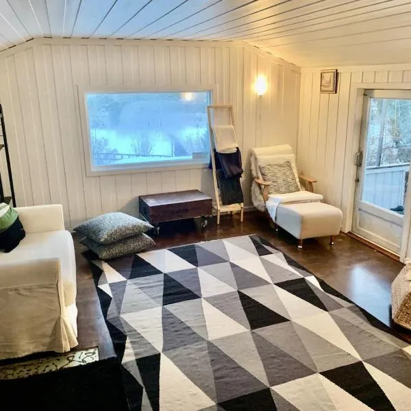 Cabin at Hestsjøen Badeplass, hotel en Trondheim