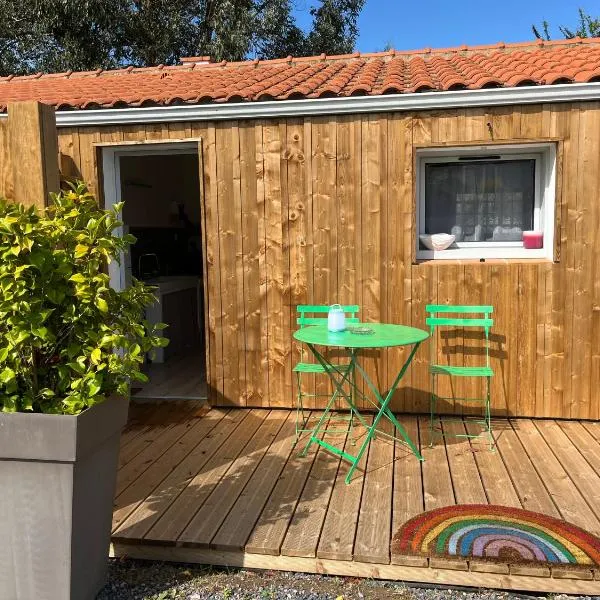 Cocon cosy entre terre & mer, hotel v destinaci Le Fenouiller