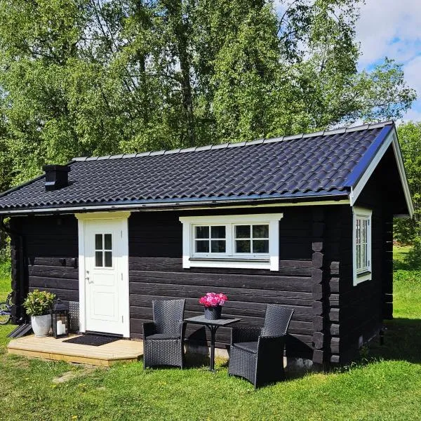 Mysig timmerstuga på dalagård, hotel in Leksand