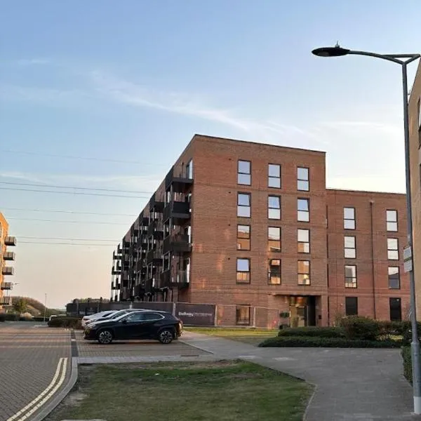 Cozy room in luxury shared apartment, khách sạn ở Thamesmead
