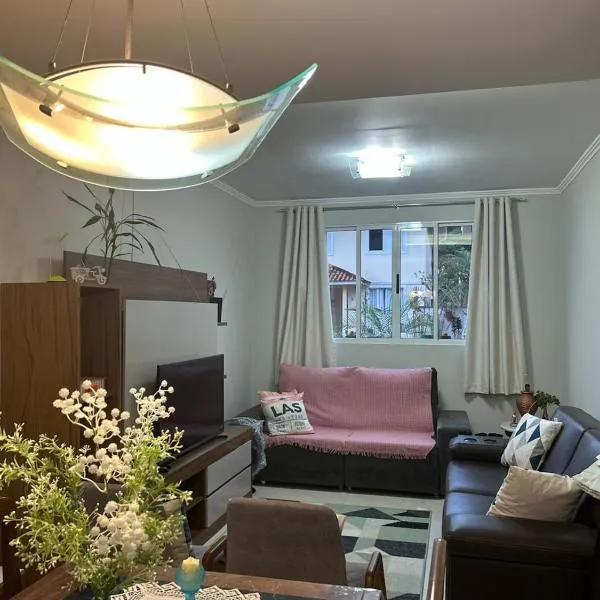 Casa em condomínio, hotel en Joinville