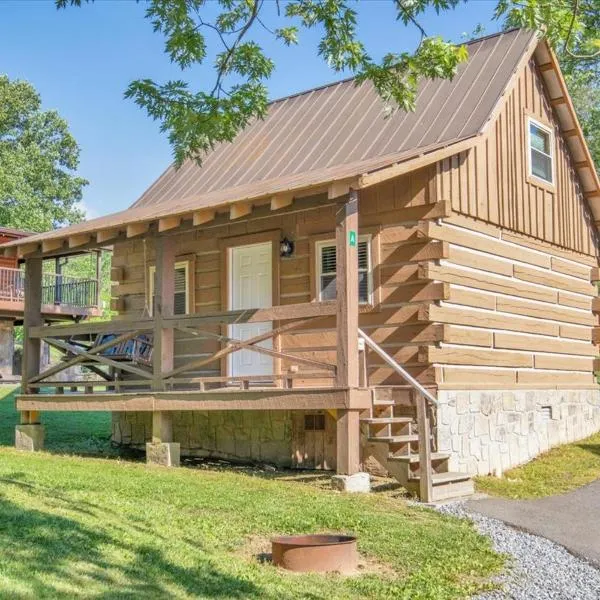 Cozy Log Cabin Retreat in Tennessee, hotel in Pigeon Forge