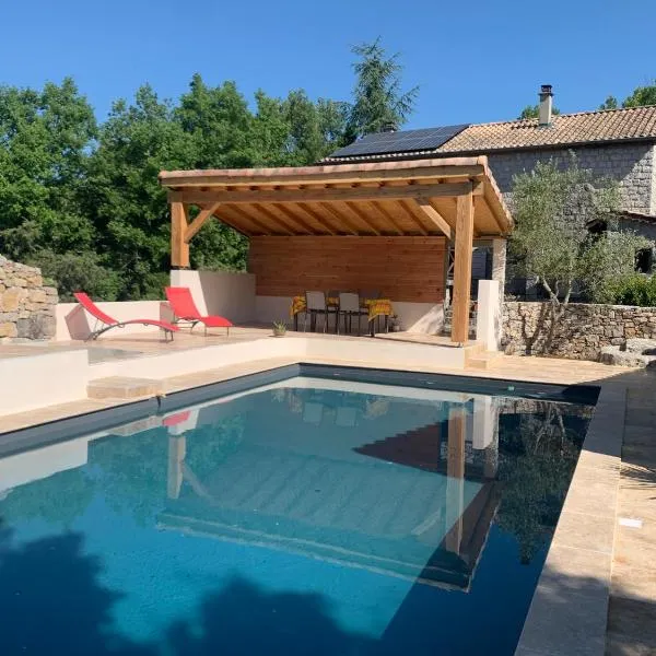Chambre d'hôtes climatisée avec terrasse et accès piscine, hotel v destinácii Saint Alban Auriolles