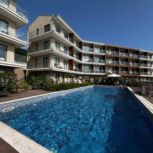 Apartments Zevs Kavac, hotel in Kavač