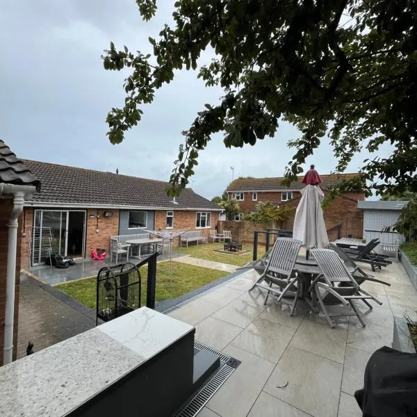 Bungalow with hot tub & Sauna, hotel en Kingsgate