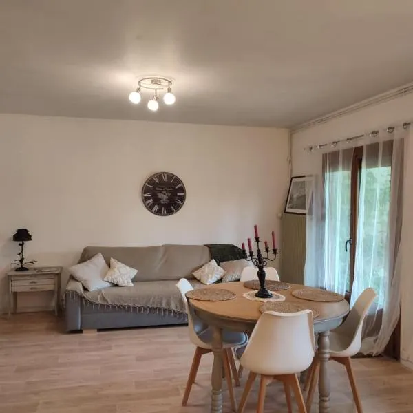 Gîte Ebreuil, hotel v destinaci Ébreuil