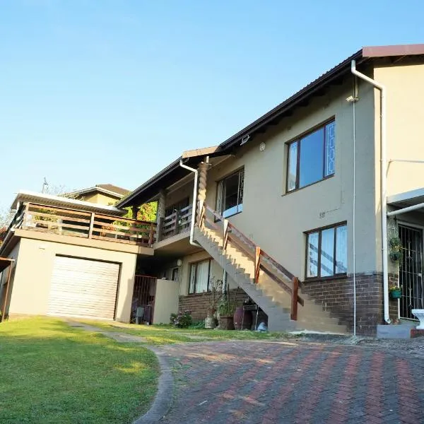 Breeze & Bliss Beach House 300m Walk to the Beach!, hotel di Pennington