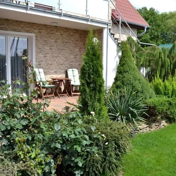 Jeziorny Zakątek, hotel in Barlinek