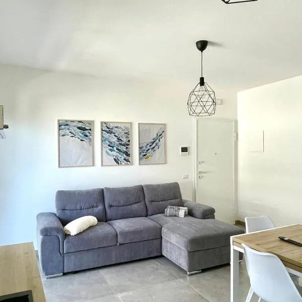 NEW Seaside Luxury Suite 2 Camere, 2 Bagni, Box Auto Gratuito2 Bdr, 2 Bathrooms Free Indoor Parking, hotel in Alba Adriatica