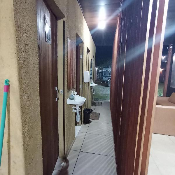 Cabana com Ar condicionado e area de cozinha e banheiro compartilhado a 10 minutos do Parque Beto Carrero - Foto 3