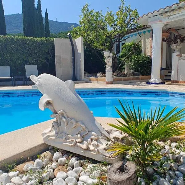 VILLA PLEIN SUD-Piscine-Spa-Climatisation-Parking privé-calme et détente, hotel v destinaci Cavalaire-sur-Mer