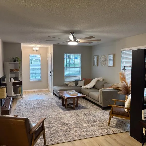 Bed n Bikefast, hotel in Bentonville