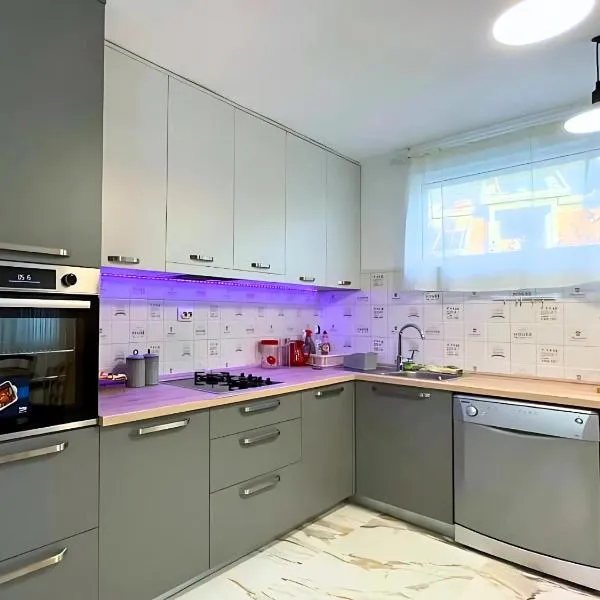 Tivat Garden Apartments - Near Airport & Beach, Quiet Stay, hotel in Tivat