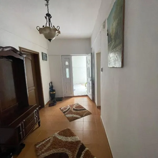 Cool room in Authentic Montenegro House, hotel a Ulcinj