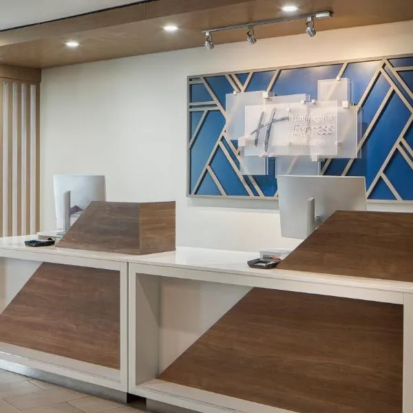 Holiday Inn Express Dallas Market Center by IHG, hotel in Dallas
