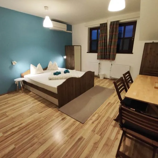 Velocipéd Vendégház, hotel v destinaci Balatonudvari
