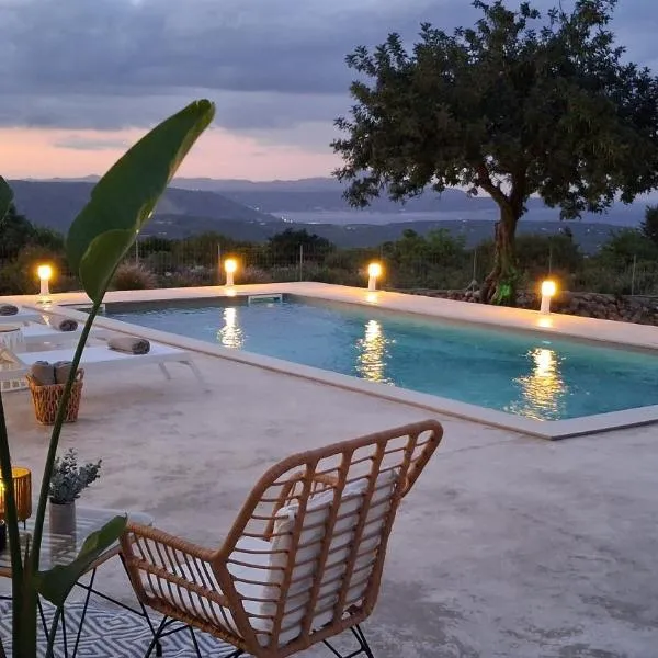 Stone villa Halepa panoramic view, private pool,big garden & quiet – hotel w mieście Néon Khoríon