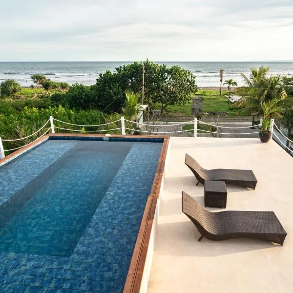 Trika Surfcamp Bali, hotel v destinaci Airsatang