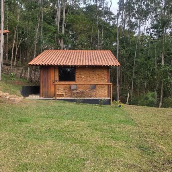 Cabana Fé Miguel Pereira Chalé Para até 4 Pessoas Centro MP, hotel in Miguel Pereira