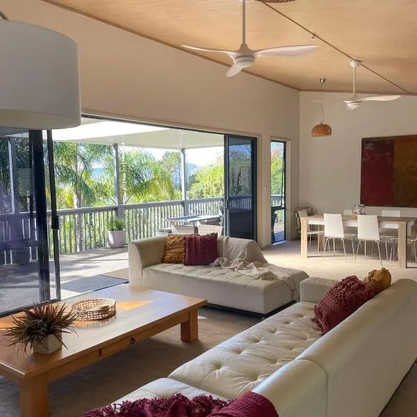 Harrisons Retreat Premium Stay, khách sạn ở Cable Bay