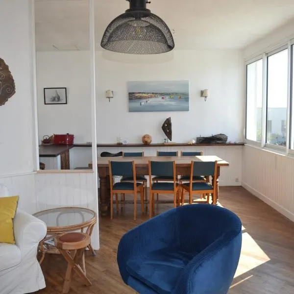 large apartment with sea view and port of guilvinec, hotel in Le Guilvinec