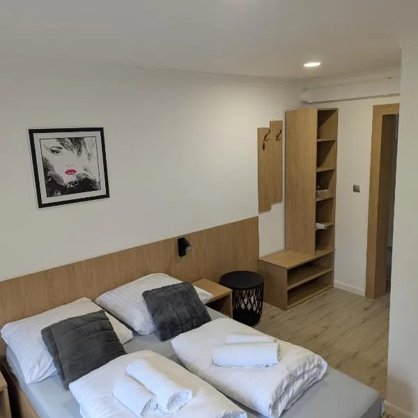 Noclegi pod gora, hotel in Oboźna Droga Masłów