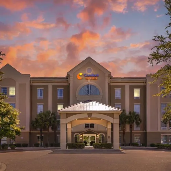 Comfort Suites Myrtle Beach Central: Myrtle Beach'te bir otel
