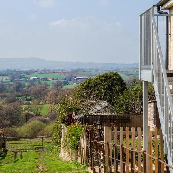 Strongate View Apartment - cosy stylish rural Jurassic coast & Bridport nearby, hotel in Netherbury