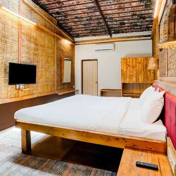 Townhouse Palghar, hotel in Talāsri