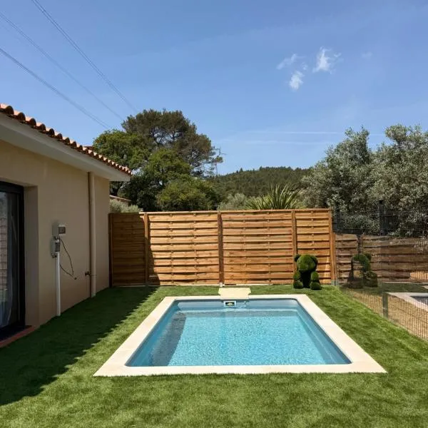 Maison avec piscine privative au coeur d'une oliveraie – hotel w mieście Roquevaire